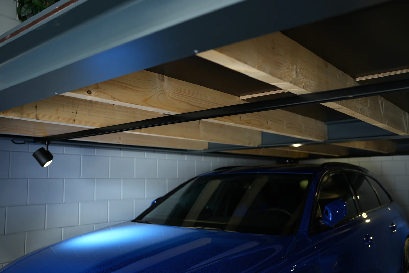 Afwerking van de stalen garageconstructie