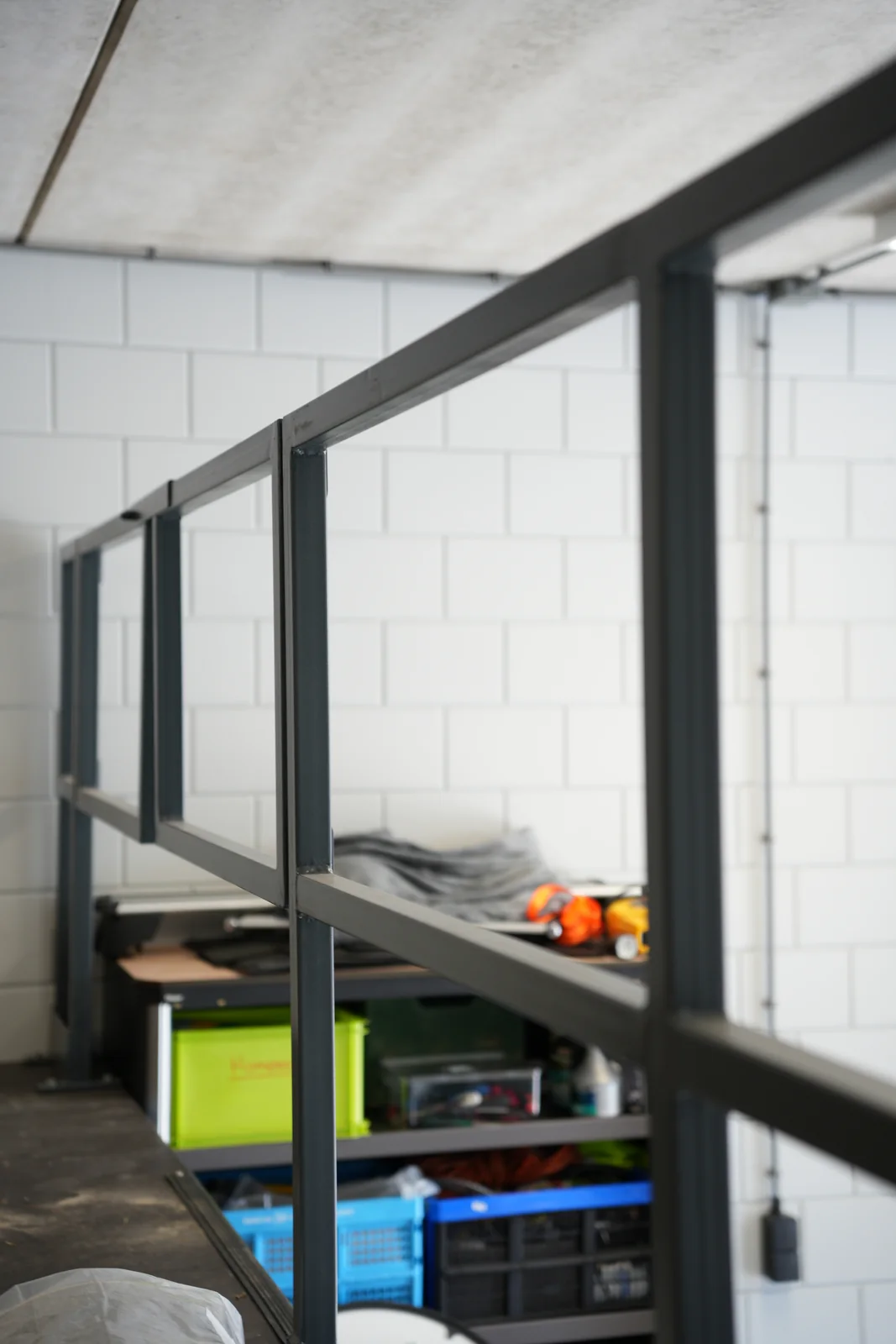 Overzicht van het stalen frame voor de garagevliering