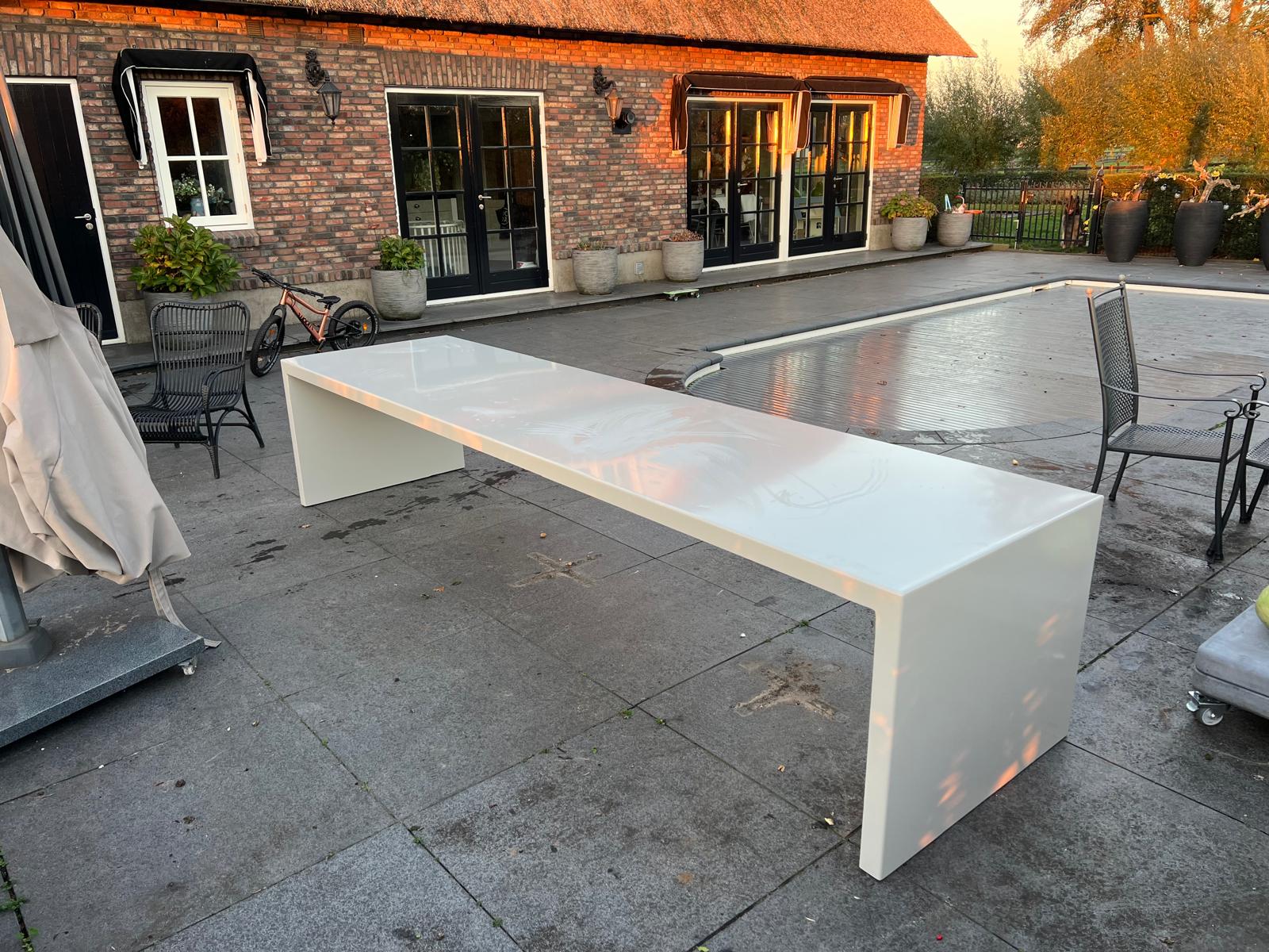 Metalen tafel van Meurs Metaaldesign